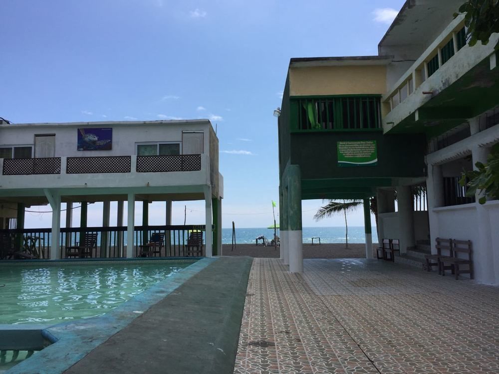 Tortugas Place Hotel Y Bungalos Monterrico Kültér fotó