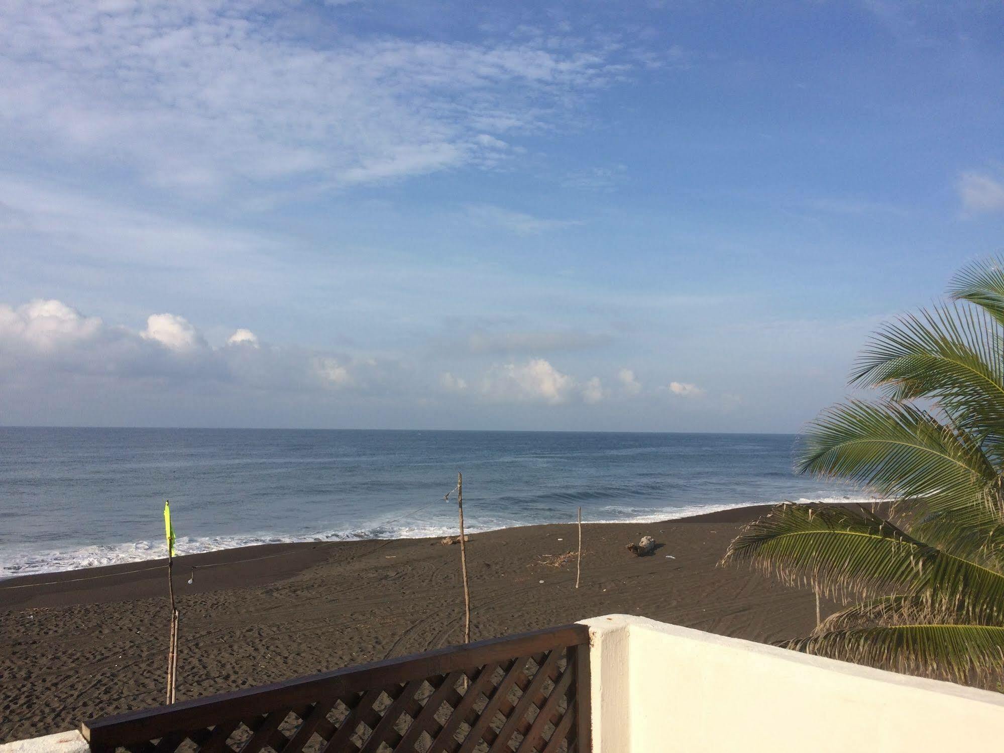 Tortugas Place Hotel Y Bungalos Monterrico Kültér fotó