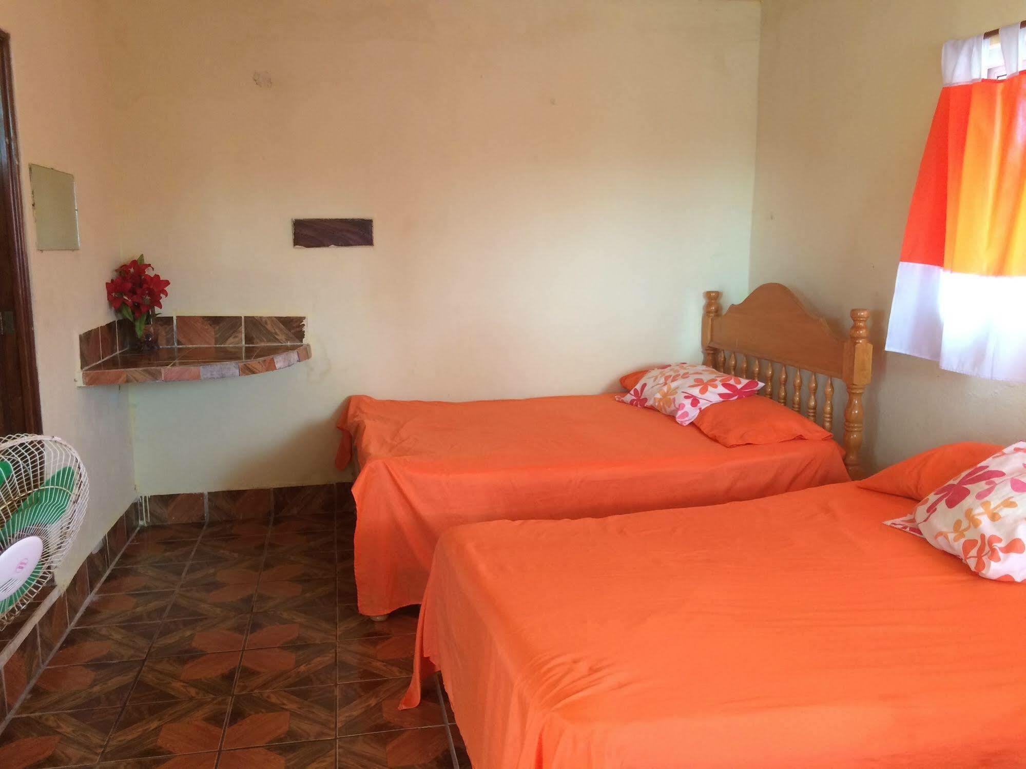 Tortugas Place Hotel Y Bungalos Monterrico Kültér fotó