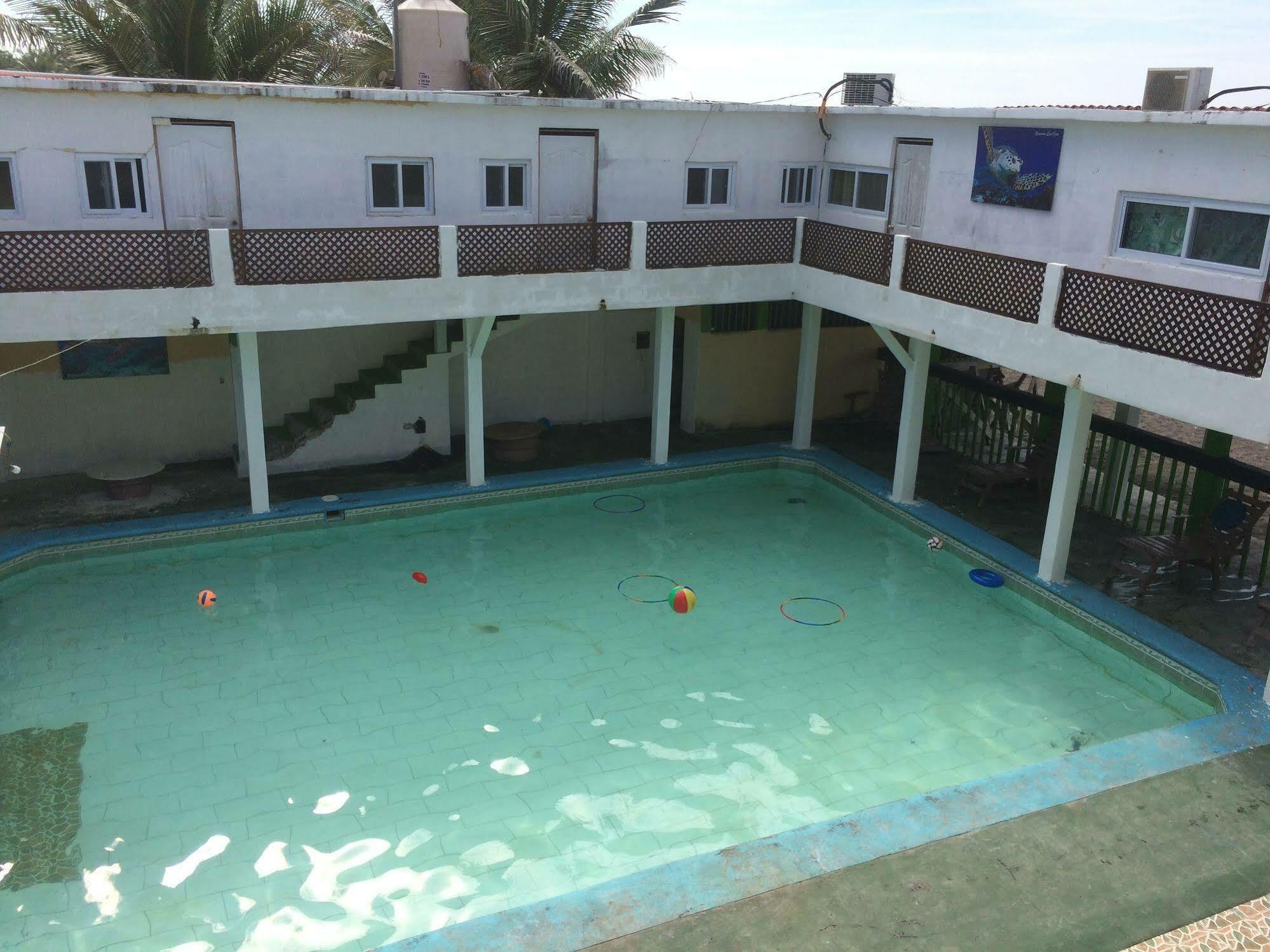 Tortugas Place Hotel Y Bungalos Monterrico Kültér fotó