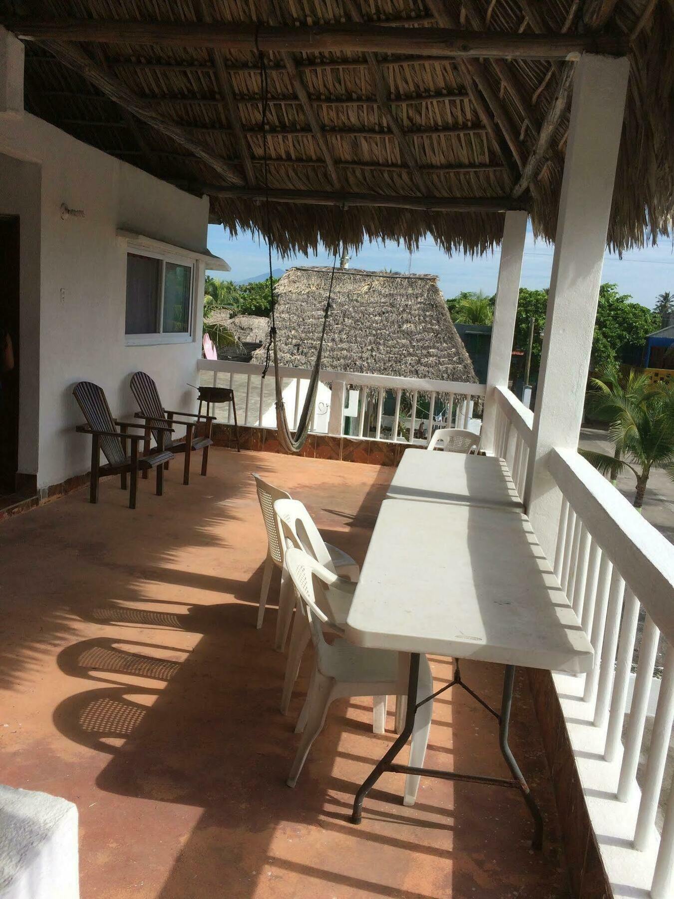 Tortugas Place Hotel Y Bungalos Monterrico Kültér fotó